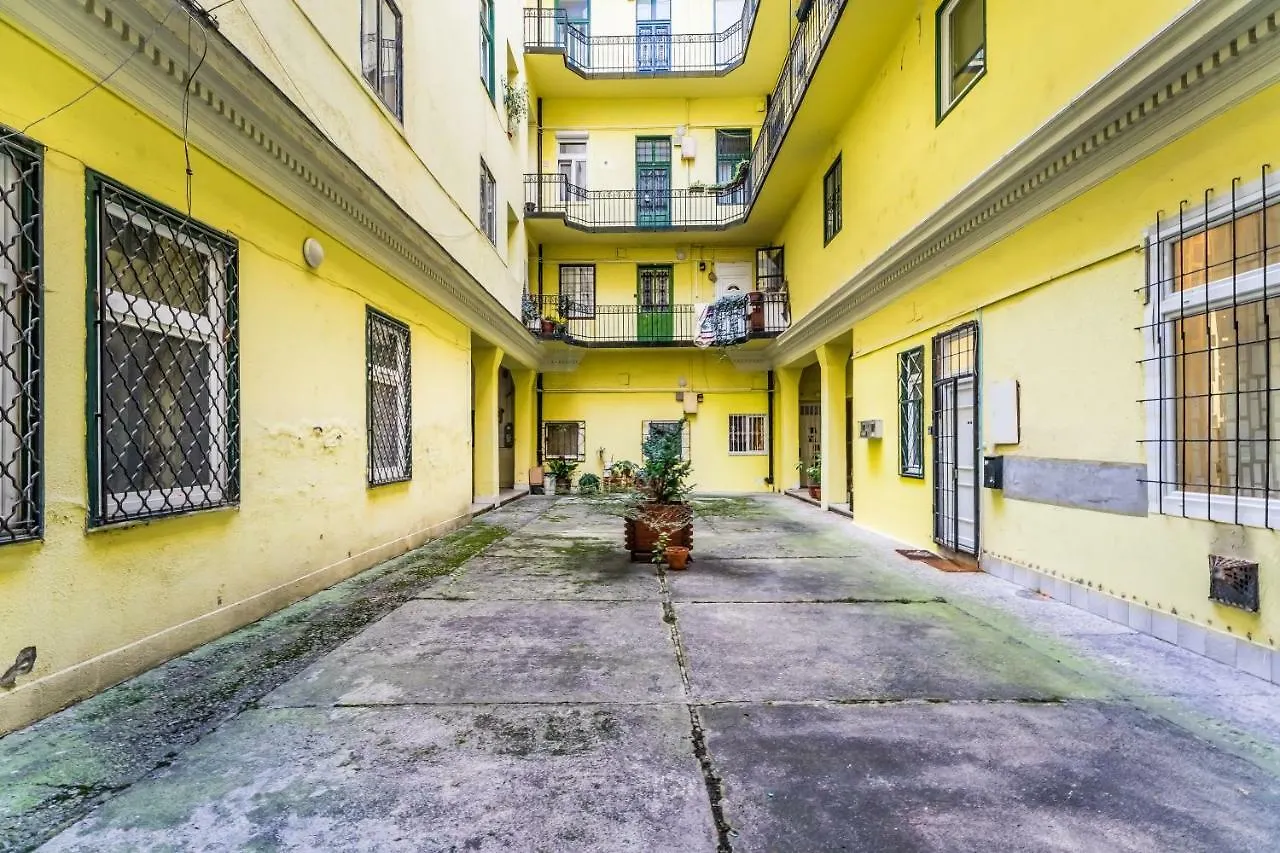 Comfy Designer Apartment In Ruin Pub District Budapest